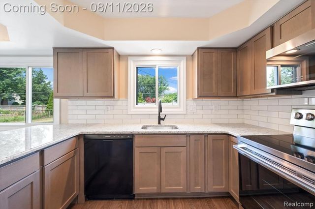 4765 Brockham Way, Sterling Heights, MI 48310