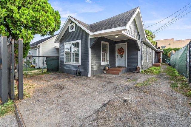 6940 Avenue K B, Houston, TX 77011