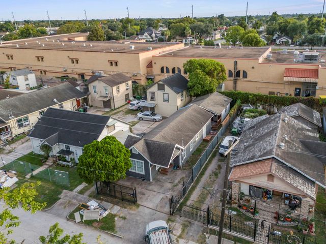 6940 Avenue K B, Houston, TX 77011