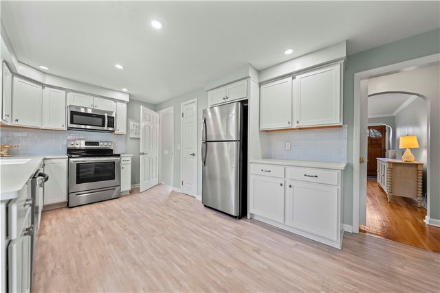 17 Suffolk Street, Perinton, NY 14450