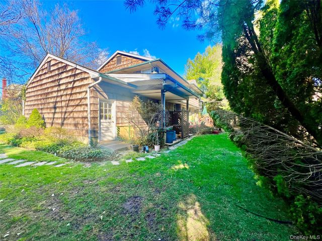 2 Wyckoff Place, Woodmere, NY 11598