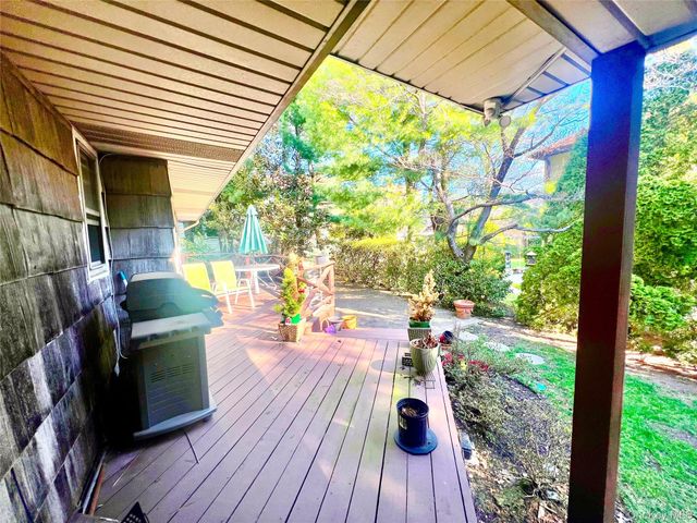 2 Wyckoff Place, Woodmere, NY 11598