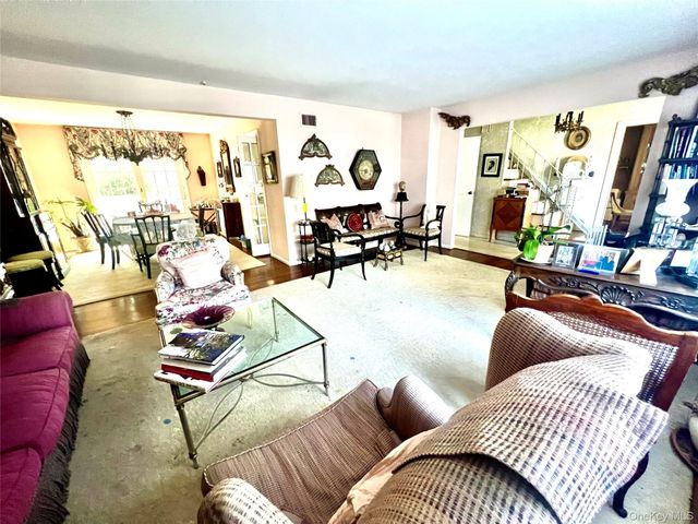 2 Wyckoff Place, Woodmere, NY 11598