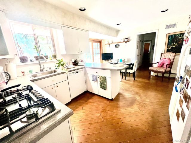 2 Wyckoff Place, Woodmere, NY 11598