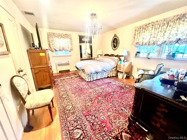 2 Wyckoff Place, Woodmere, NY 11598