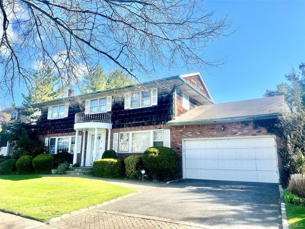 2 Wyckoff Place, Woodmere, NY 11598