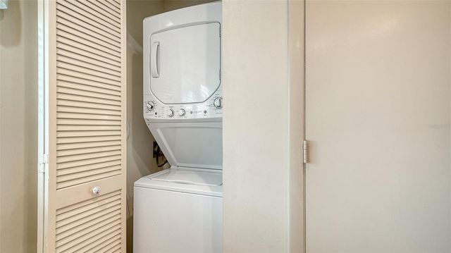 6204 MIDNIGHT PASS ROAD 205, Sarasota, FL 34242