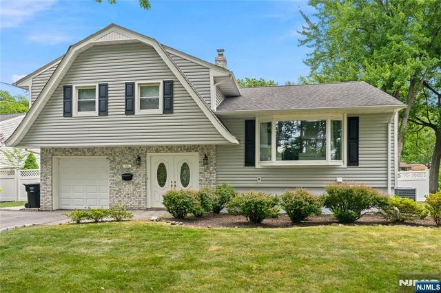 290 McHenry Drive, Paramus, NJ 07652