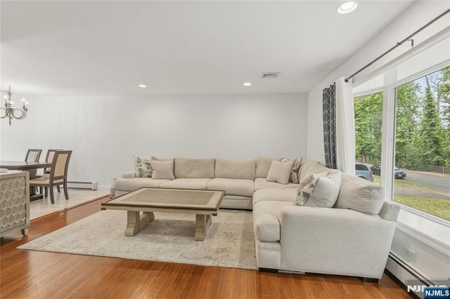 290 McHenry Drive, Paramus, NJ 07652