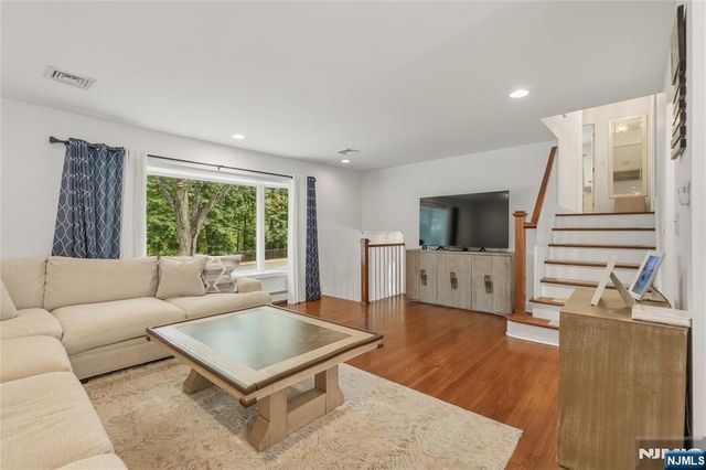290 McHenry Drive, Paramus, NJ 07652