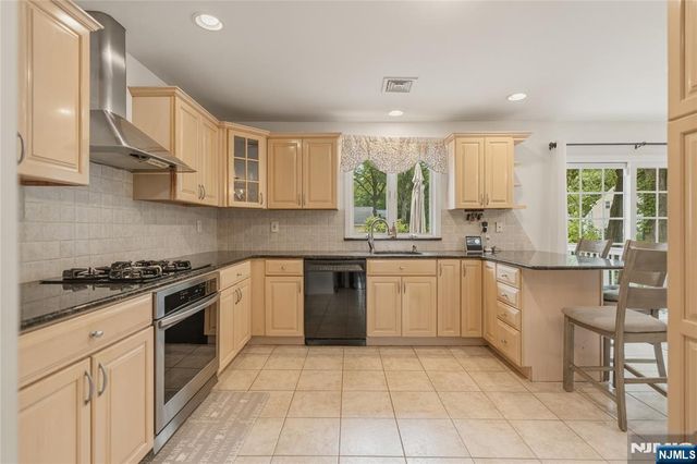 290 McHenry Drive, Paramus, NJ 07652