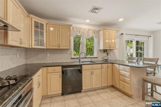 290 McHenry Drive, Paramus, NJ 07652