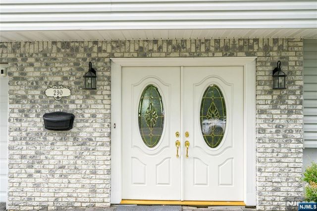 290 McHenry Drive, Paramus, NJ 07652