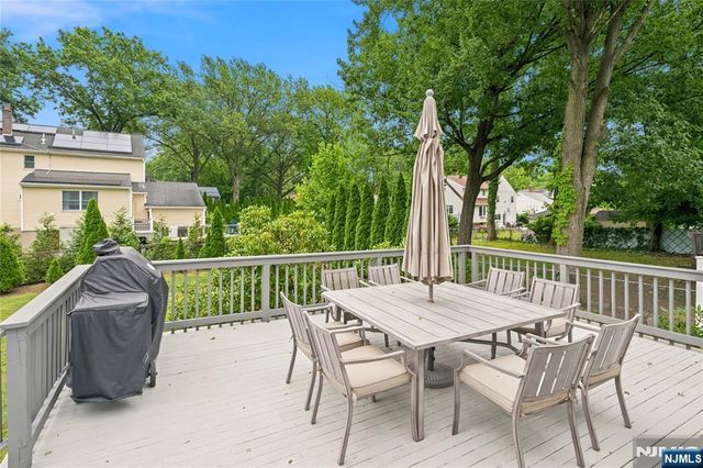 290 McHenry Drive, Paramus, NJ 07652