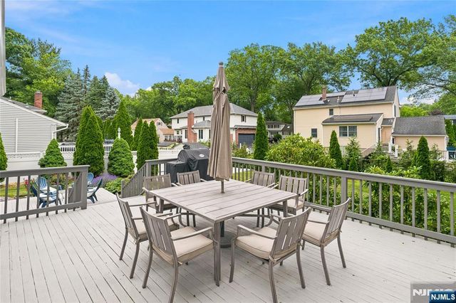 290 McHenry Drive, Paramus, NJ 07652