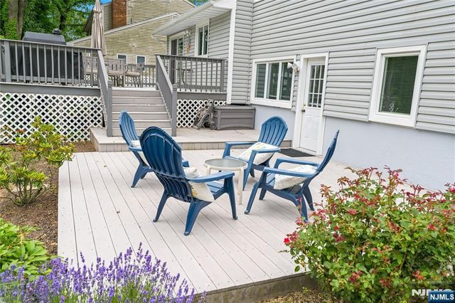 290 McHenry Drive, Paramus, NJ 07652