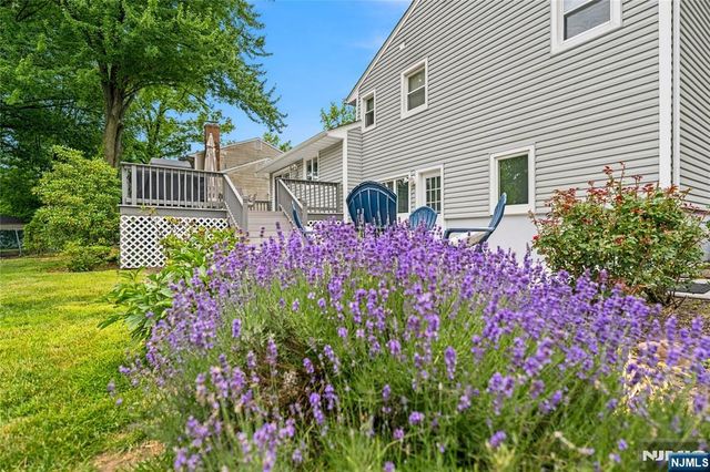 290 McHenry Drive, Paramus, NJ 07652