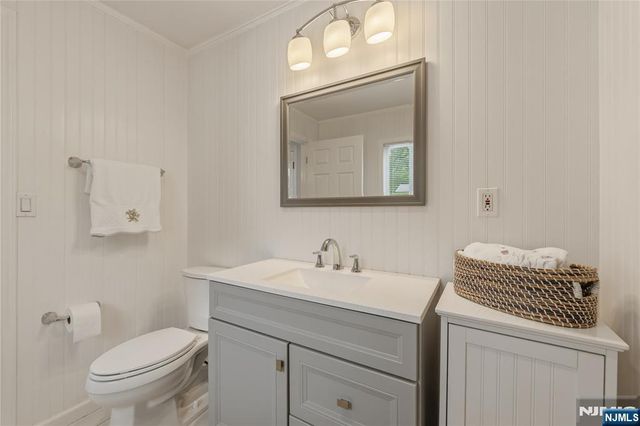 290 McHenry Drive, Paramus, NJ 07652