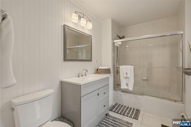 290 McHenry Drive, Paramus, NJ 07652