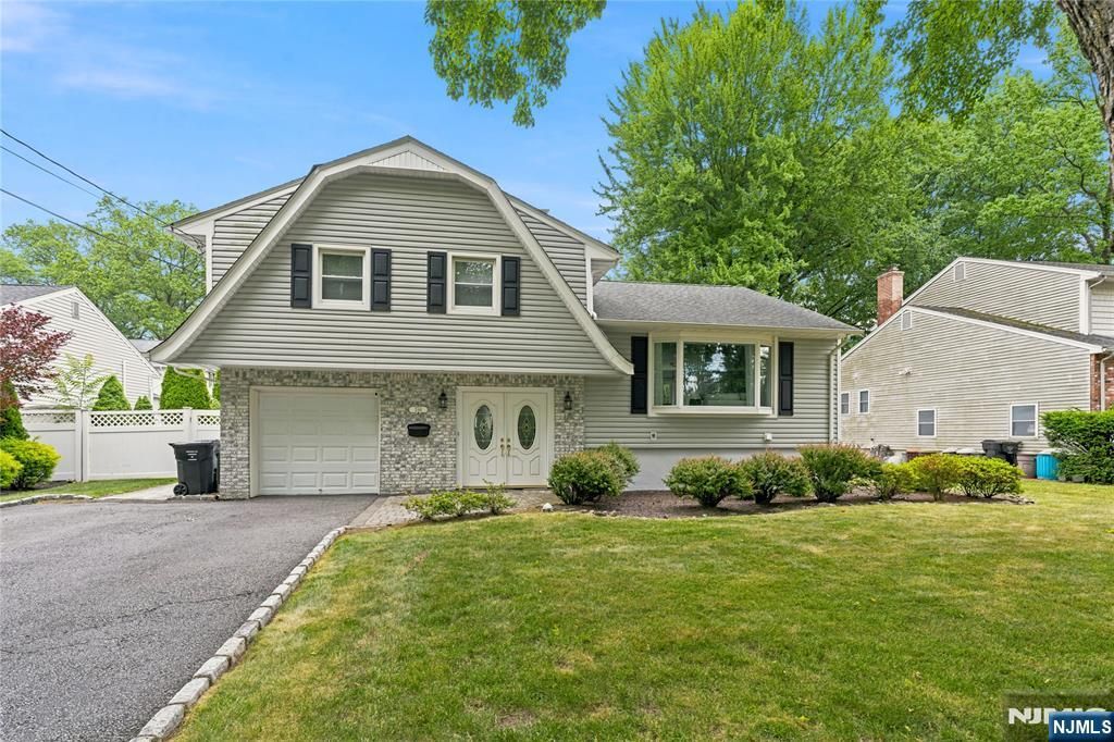 290 McHenry Drive, Paramus, NJ 07652