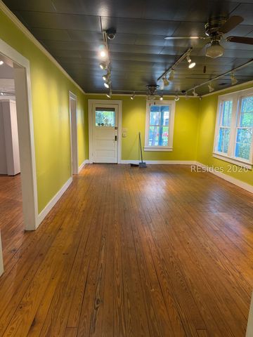 27 Calhoun St, Bluffton, SC 29910