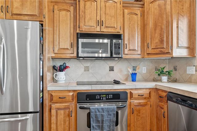 927 E 1938 Road, Eudora, KS 66025