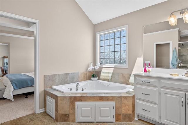 927 E 1938 Road, Eudora, KS 66025