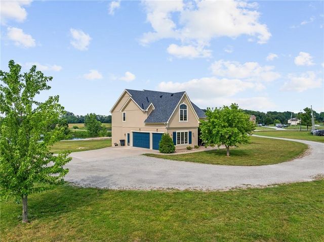 927 E 1938 Road, Eudora, KS 66025