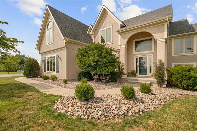 927 E 1938 Road, Eudora, KS 66025