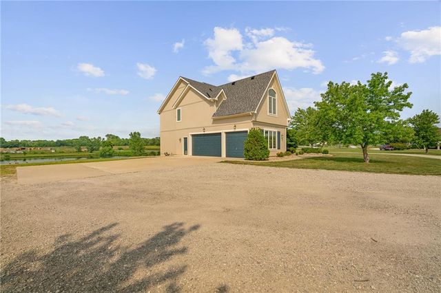 927 E 1938 Road, Eudora, KS 66025