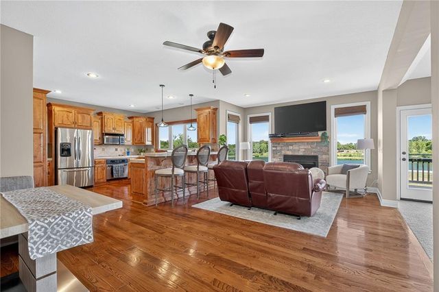 927 E 1938 Road, Eudora, KS 66025