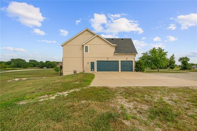 927 E 1938 Road, Eudora, KS 66025