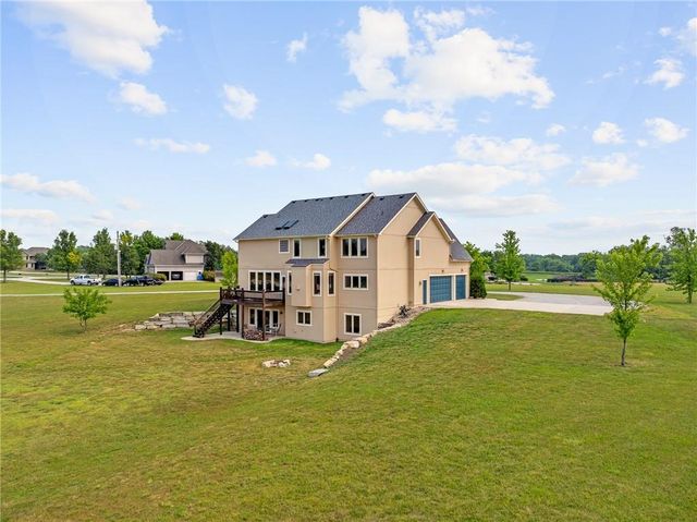 927 E 1938 Road, Eudora, KS 66025