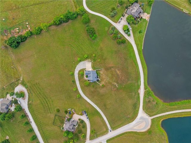 927 E 1938 Road, Eudora, KS 66025