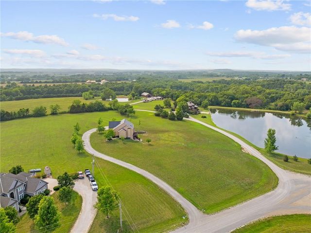 927 E 1938 Road, Eudora, KS 66025