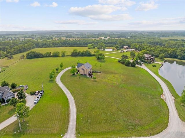 927 E 1938 Road, Eudora, KS 66025