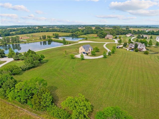 927 E 1938 Road, Eudora, KS 66025