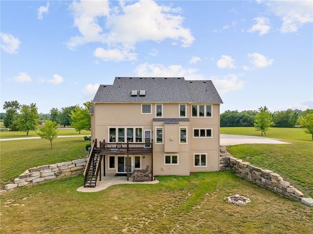 927 E 1938 Road, Eudora, KS 66025