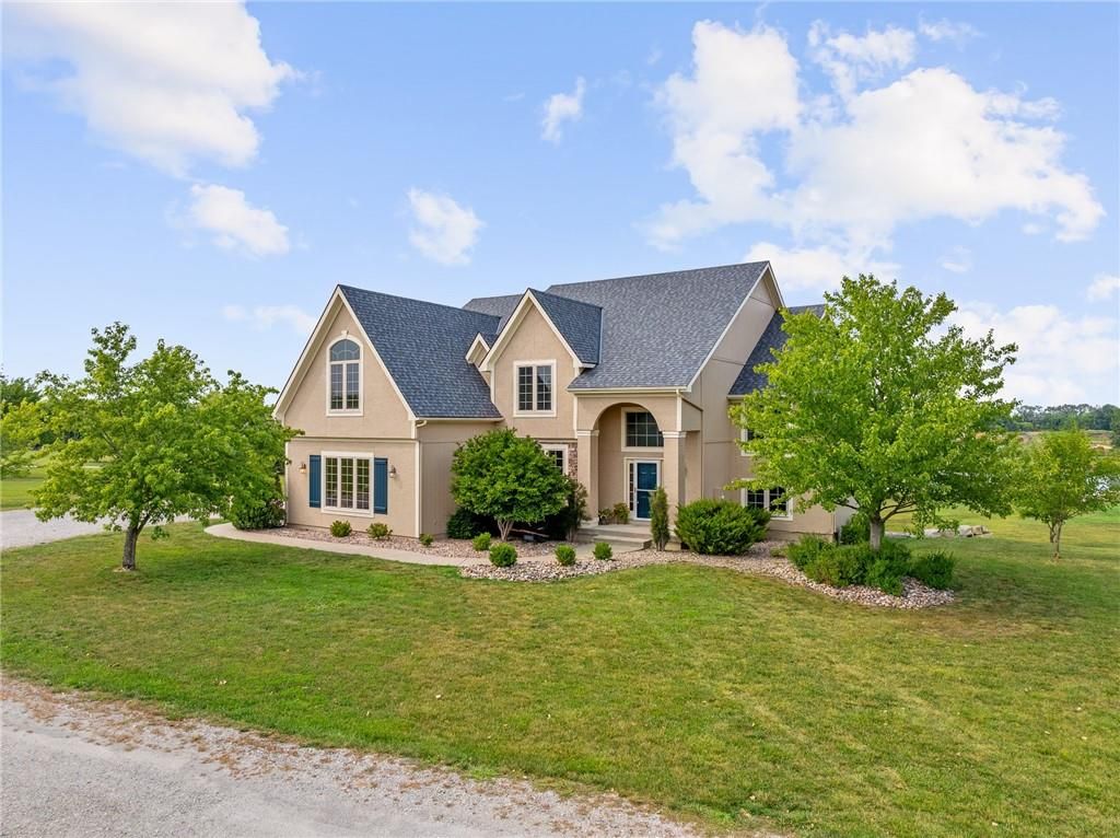 927 E 1938 Road, Eudora, KS 66025