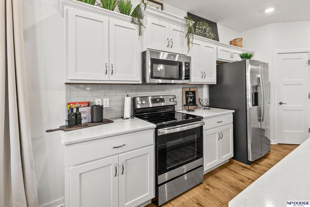 7717 N 108th Street, Omaha, NE 68142