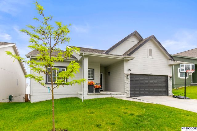 7717 N 108th Street, Omaha, NE 68142