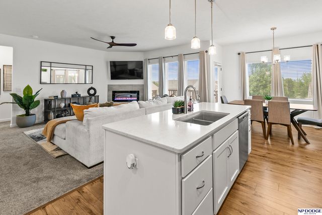 7717 N 108th Street, Omaha, NE 68142