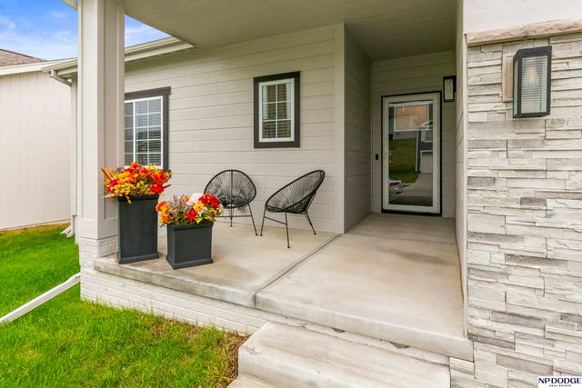 7717 N 108th Street, Omaha, NE 68142
