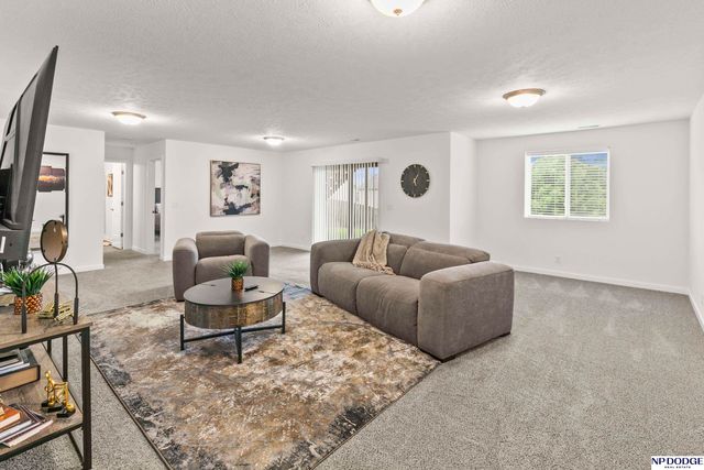 7717 N 108th Street, Omaha, NE 68142
