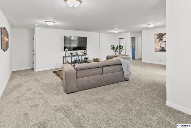 7717 N 108th Street, Omaha, NE 68142