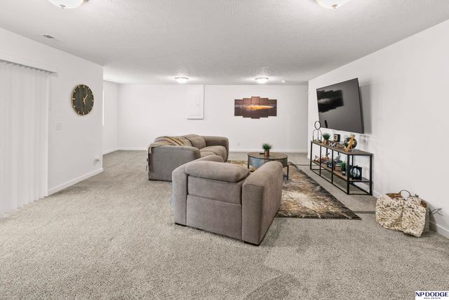 7717 N 108th Street, Omaha, NE 68142