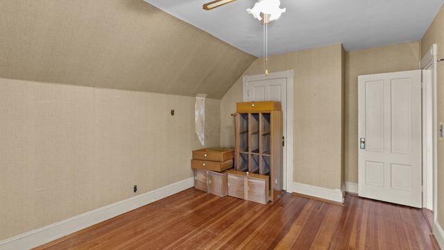 198 Arnold St, New Bedford, MA 02740