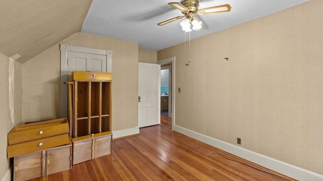 198 Arnold St, New Bedford, MA 02740