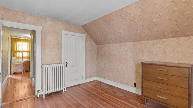 198 Arnold St, New Bedford, MA 02740