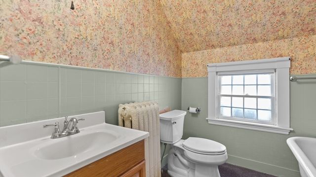 198 Arnold St, New Bedford, MA 02740